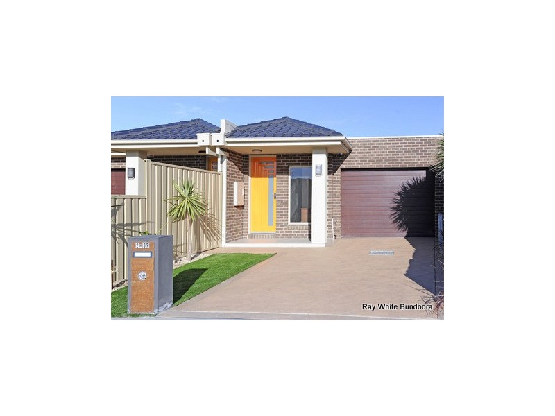 2/39 Hawkes Drive, Mill Park VIC 3082
