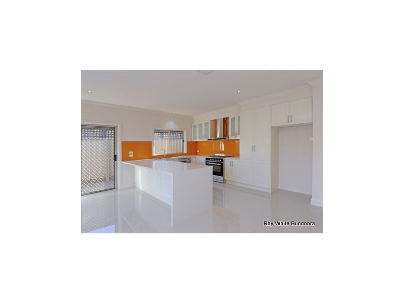 2/39 Hawkes Drive, Mill Park VIC 3082