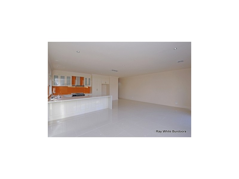 2/39 Hawkes Drive, Mill Park VIC 3082