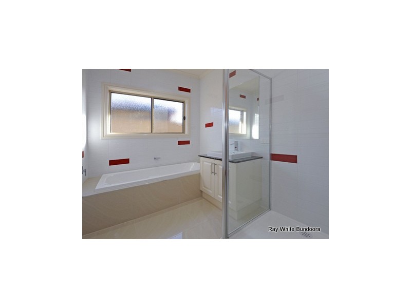 2/39 Hawkes Drive, Mill Park VIC 3082