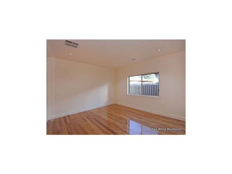 2/39 Hawkes Drive, Mill Park VIC 3082