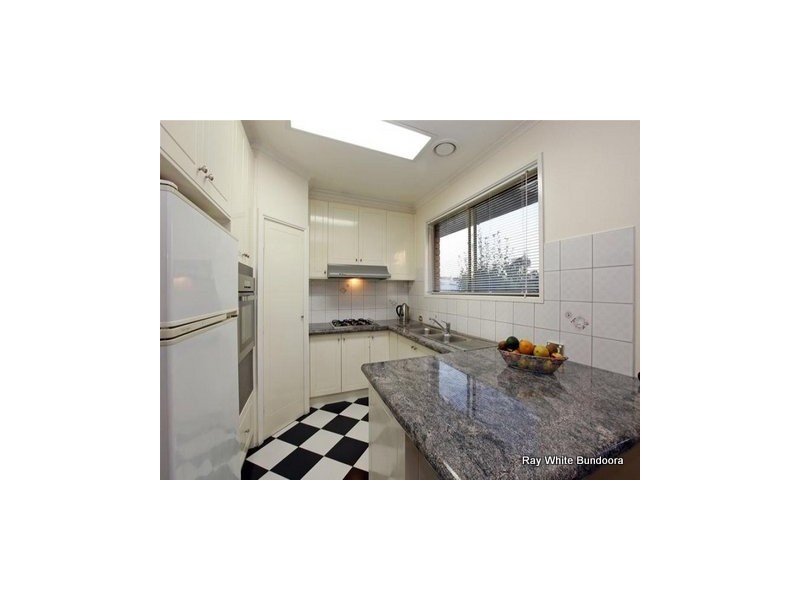 4 Honeysuckle Court, Mill Park VIC 3082