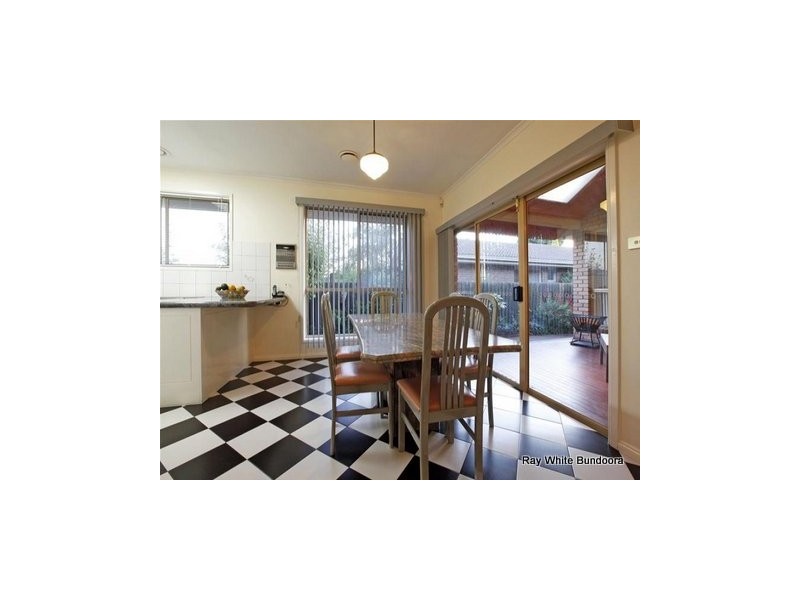 4 Honeysuckle Court, Mill Park VIC 3082