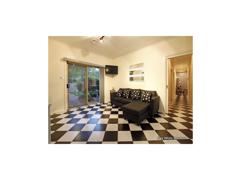 4 Honeysuckle Court, Mill Park VIC 3082