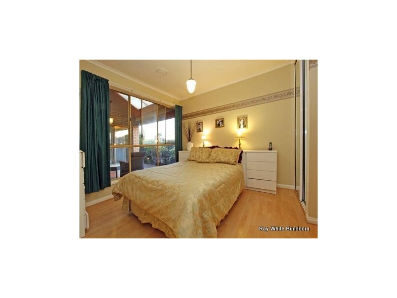 4 Honeysuckle Court, Mill Park VIC 3082