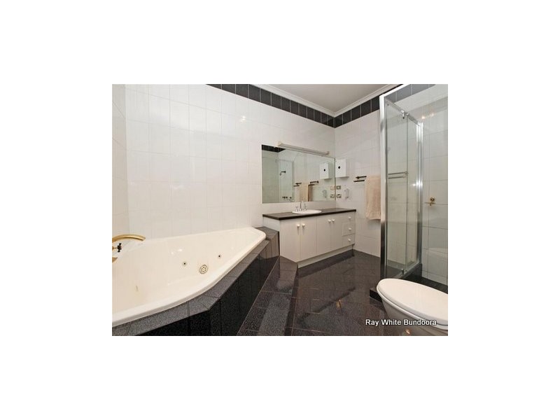 4 Honeysuckle Court, Mill Park VIC 3082