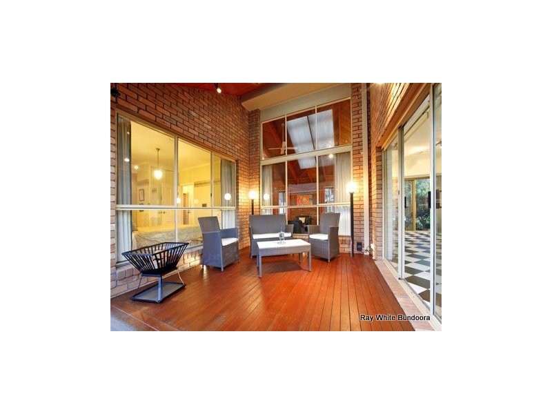 4 Honeysuckle Court, Mill Park VIC 3082