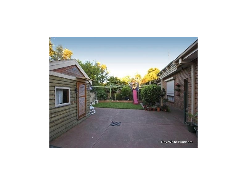 4 Honeysuckle Court, Mill Park VIC 3082