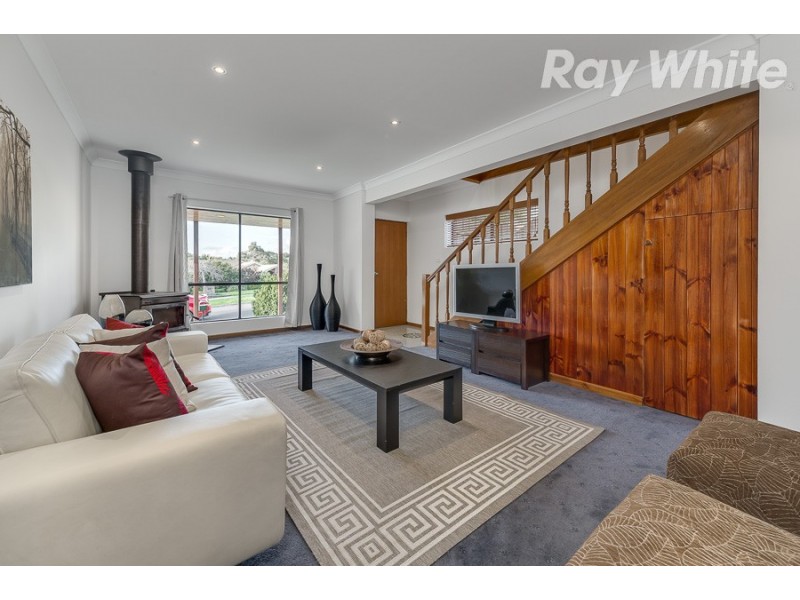 40 McLaughlin Crescent, Mill Park VIC 3082