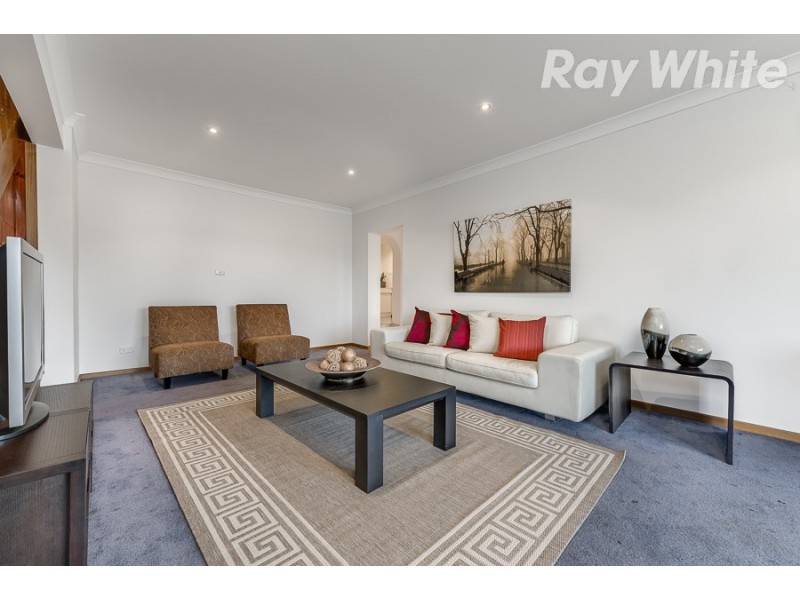 40 McLaughlin Crescent, Mill Park VIC 3082