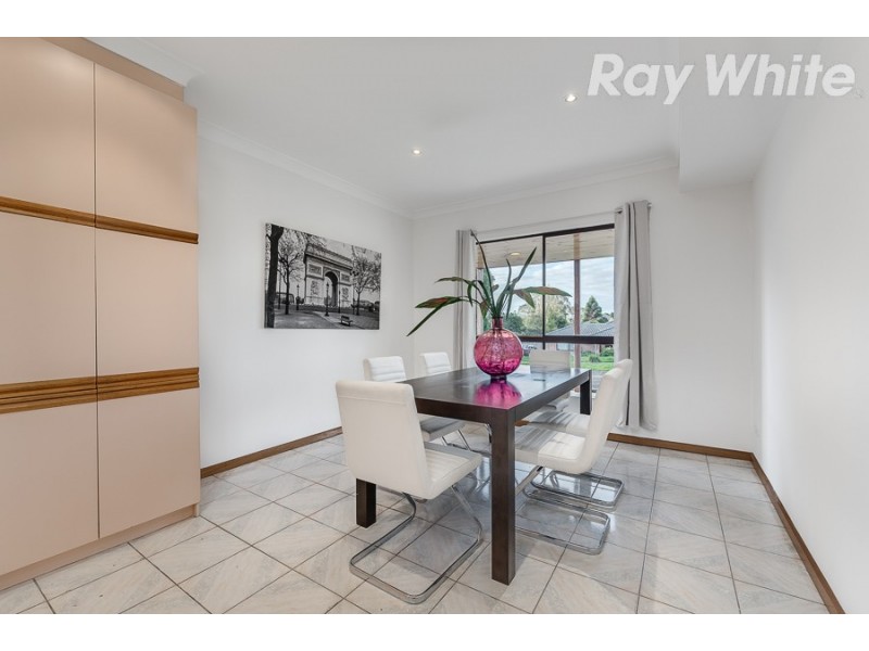 40 McLaughlin Crescent, Mill Park VIC 3082