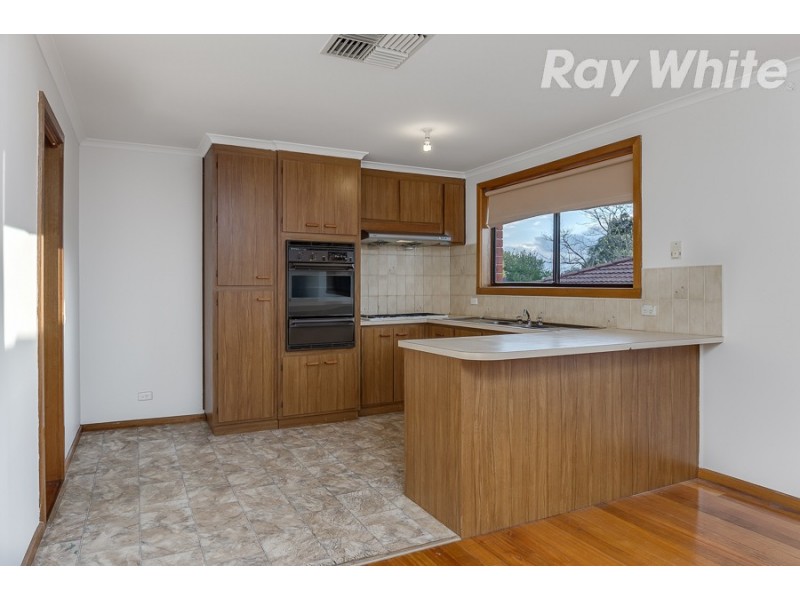 40 McLaughlin Crescent, Mill Park VIC 3082
