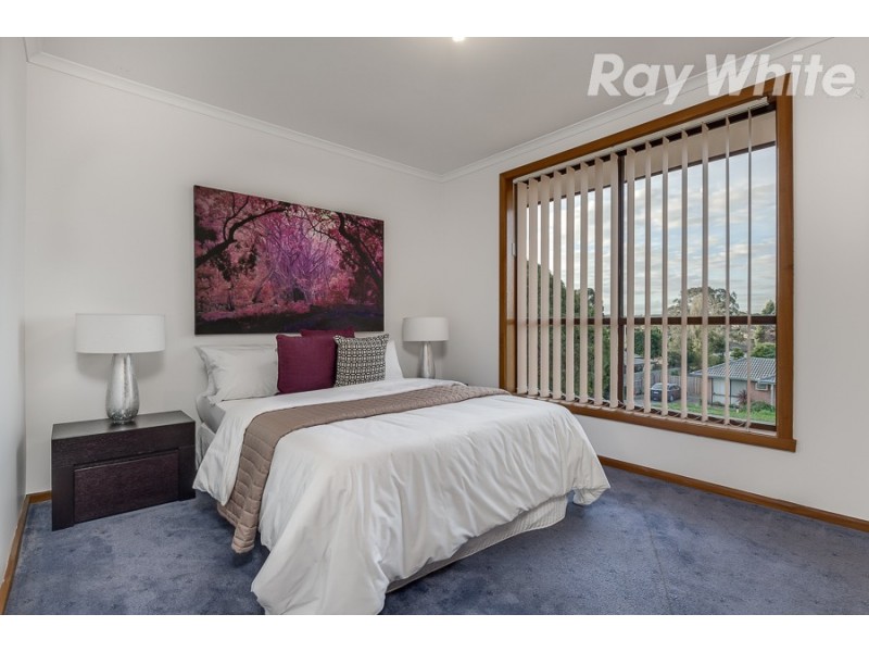40 McLaughlin Crescent, Mill Park VIC 3082