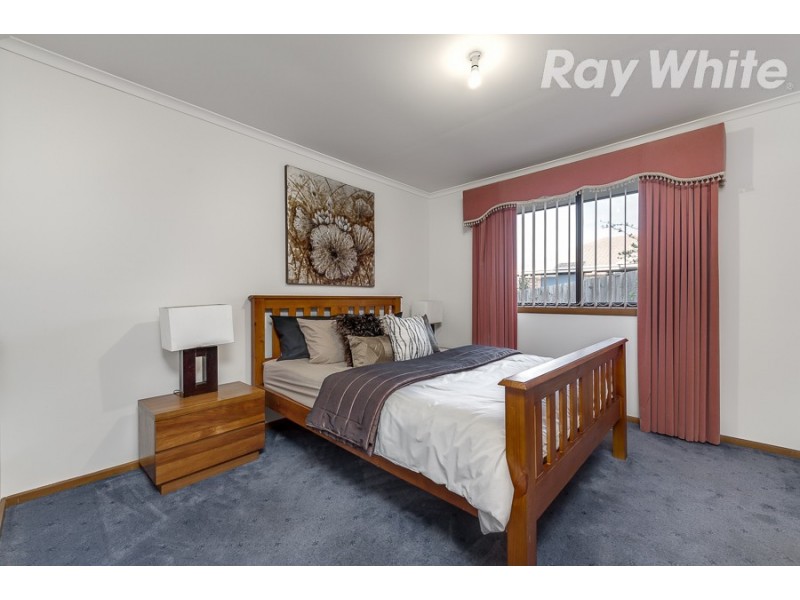 40 McLaughlin Crescent, Mill Park VIC 3082