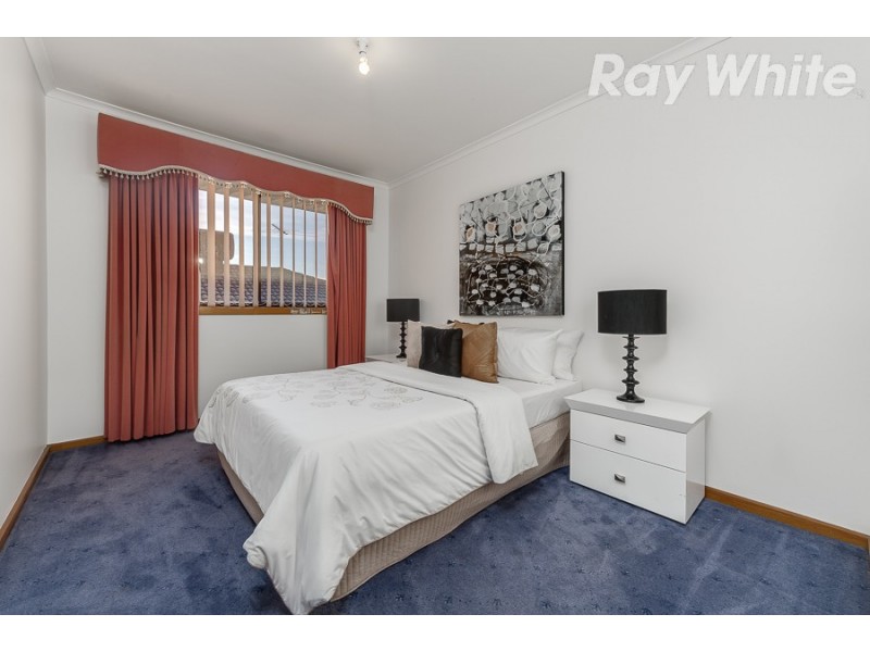 40 McLaughlin Crescent, Mill Park VIC 3082