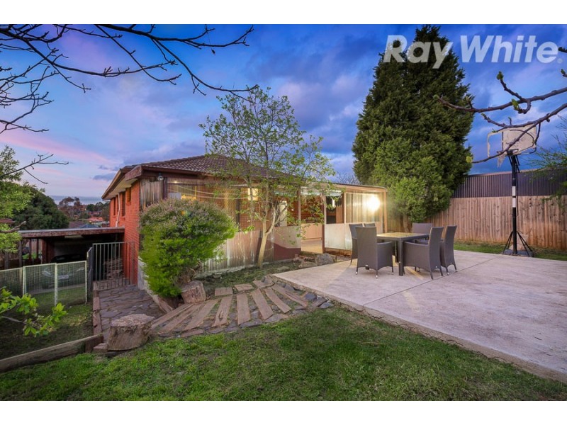 40 McLaughlin Crescent, Mill Park VIC 3082