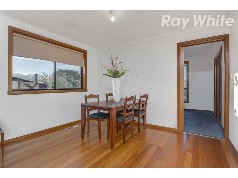 40 McLaughlin Crescent, Mill Park VIC 3082