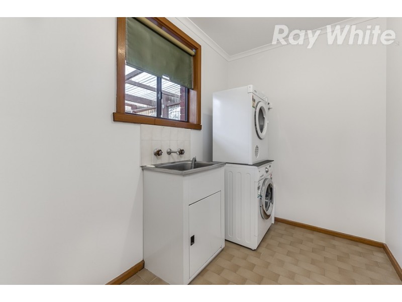 40 McLaughlin Crescent, Mill Park VIC 3082