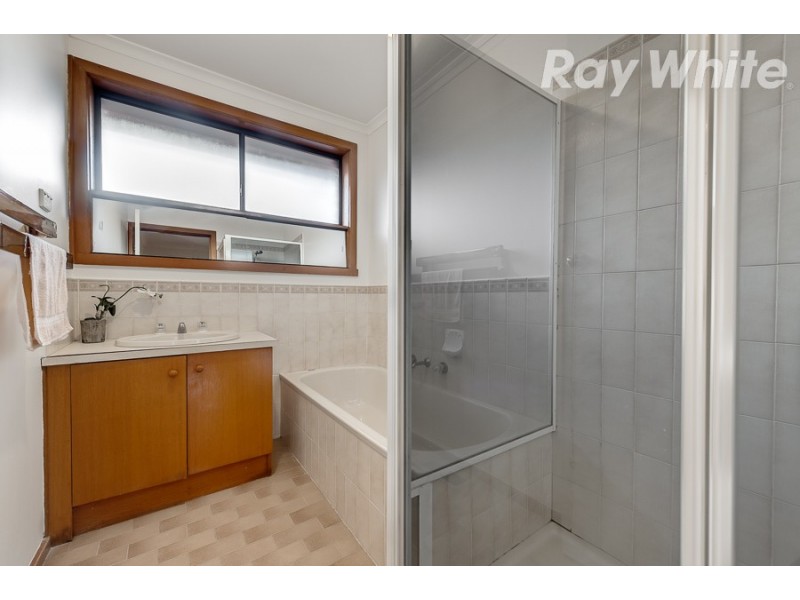 40 McLaughlin Crescent, Mill Park VIC 3082