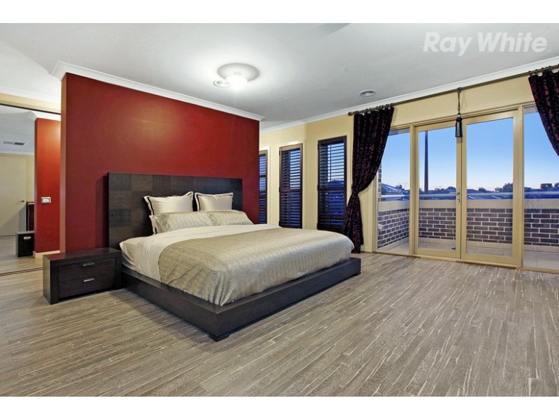 81 Hawkstowe Parade, South Morang VIC 3752