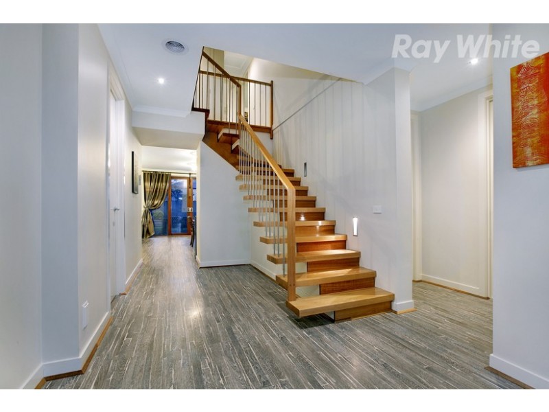 81 Hawkstowe Parade, South Morang VIC 3752