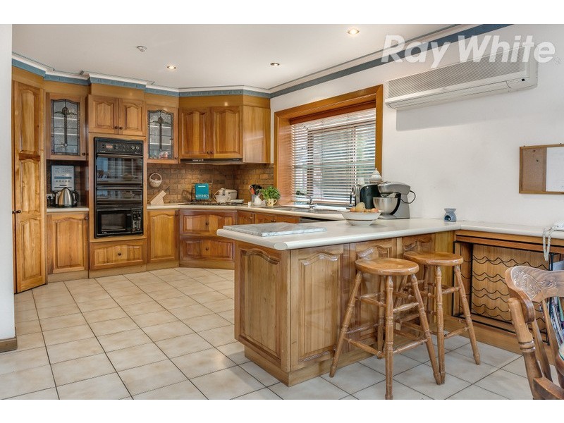 27 Highview Crescent, Macleod VIC 3085