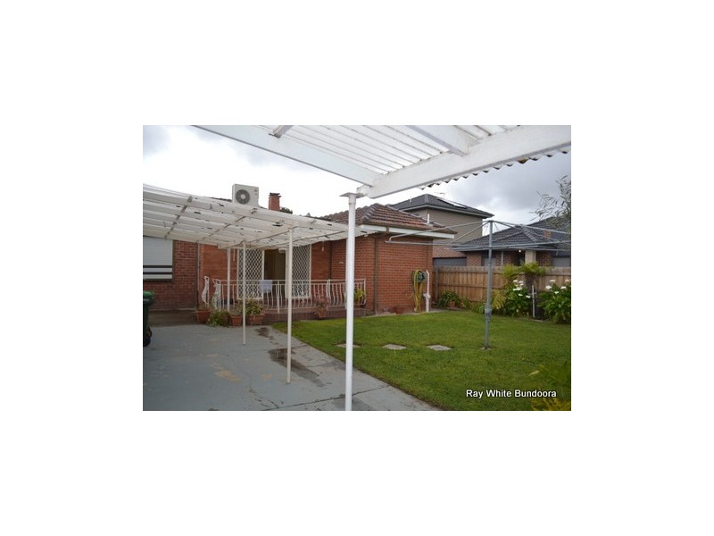 8 Jinghi Road, Reservoir VIC 3073