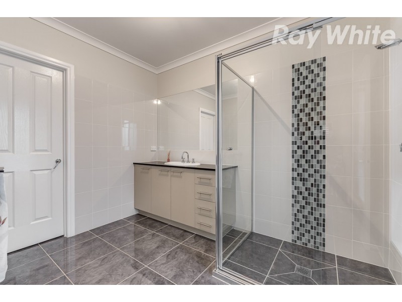 194 Blossom Park Drive, Mill Park VIC 3082