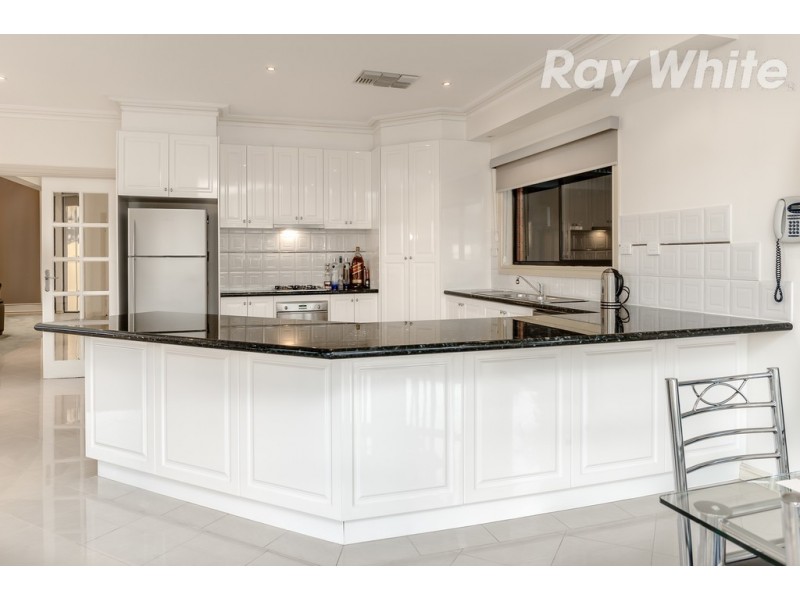 4 Grandiflora Grove, Bundoora VIC 3083