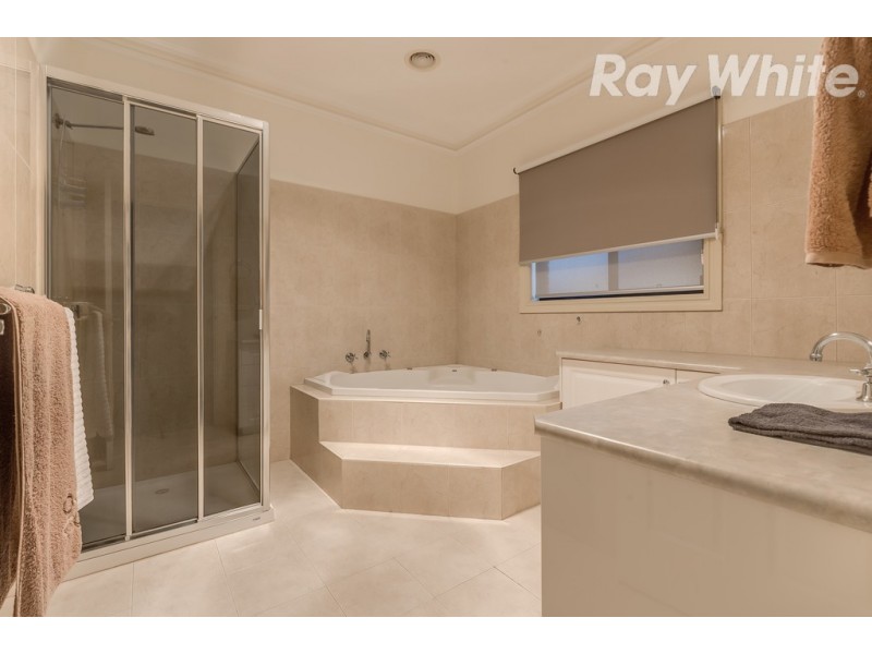 4 Grandiflora Grove, Bundoora VIC 3083