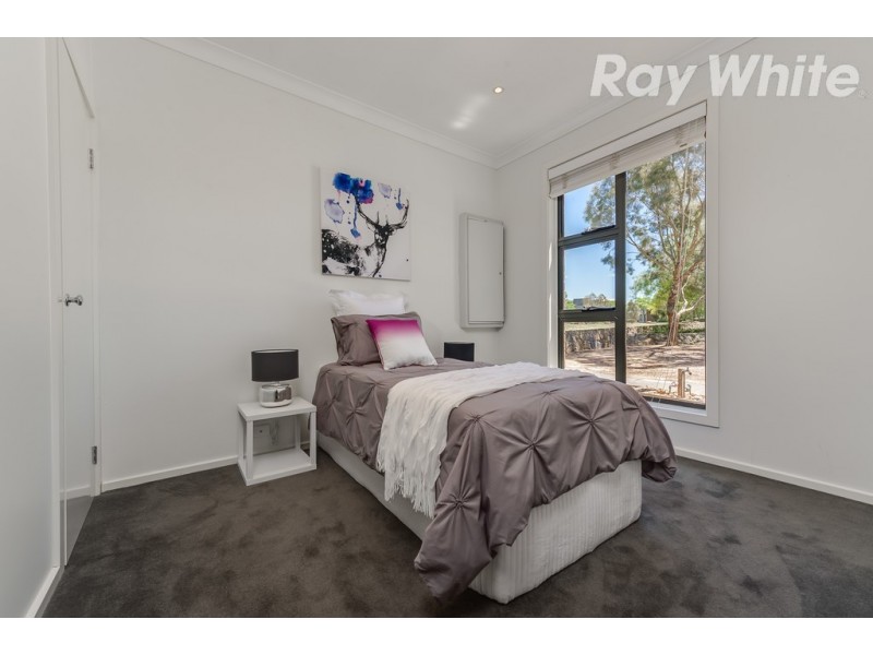8 Shine Walk, Epping VIC 3076