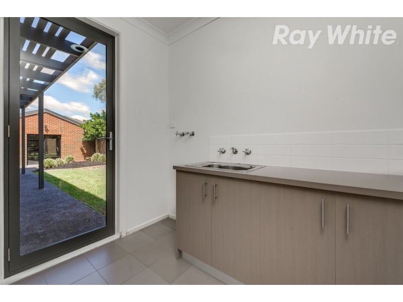 8 Shine Walk, Epping VIC 3076