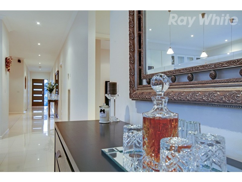 52 Grange Drive, South Morang VIC 3752