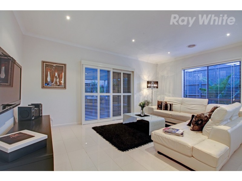 52 Grange Drive, South Morang VIC 3752