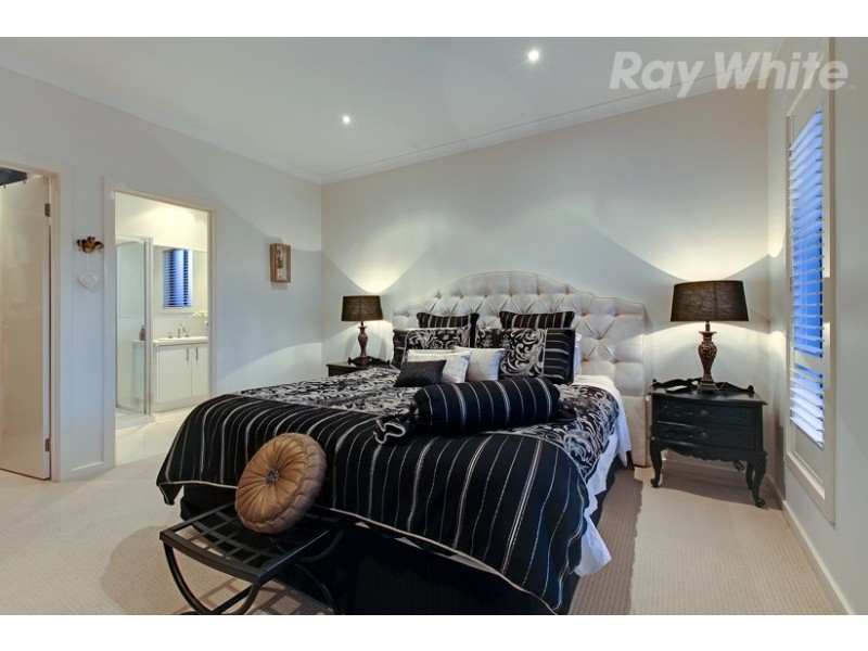 52 Grange Drive, South Morang VIC 3752