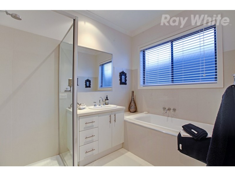 52 Grange Drive, South Morang VIC 3752