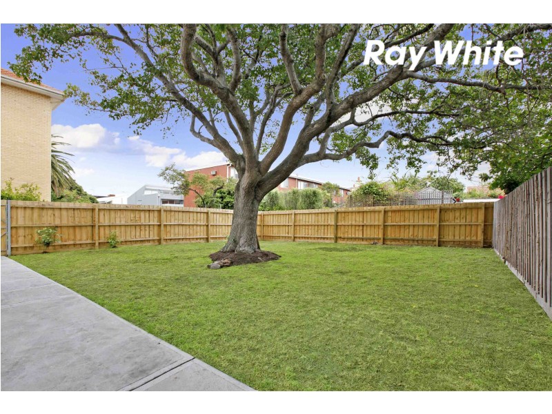 24 Beach Avenue, Elwood VIC 3184