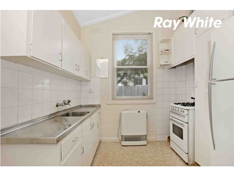 24 Beach Avenue, Elwood VIC 3184