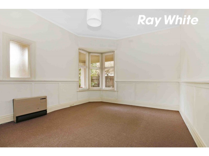 24 Beach Avenue, Elwood VIC 3184