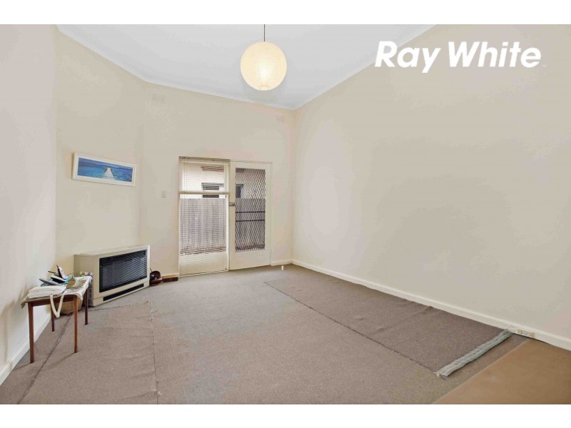 24 Beach Avenue, Elwood VIC 3184