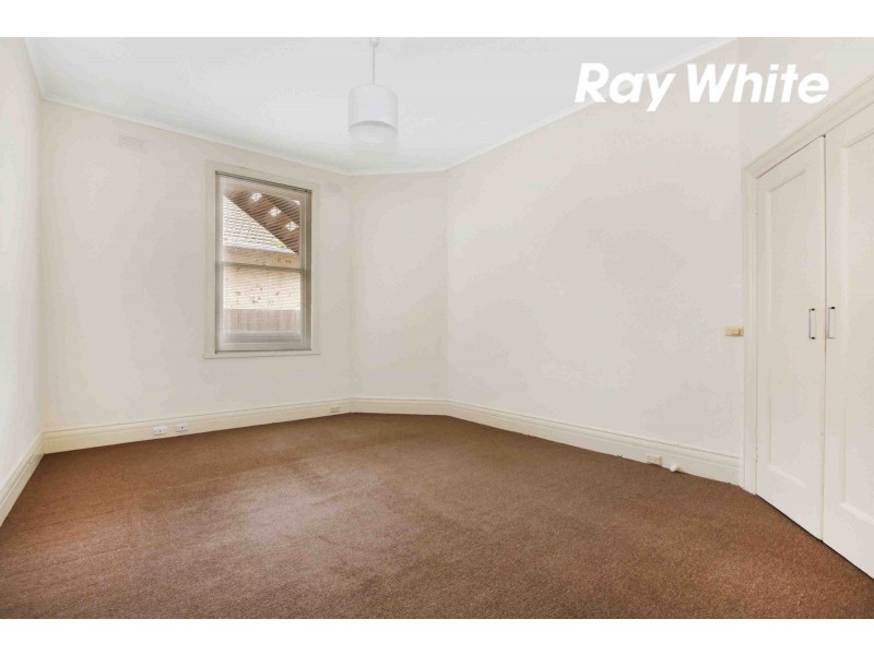 24 Beach Avenue, Elwood VIC 3184