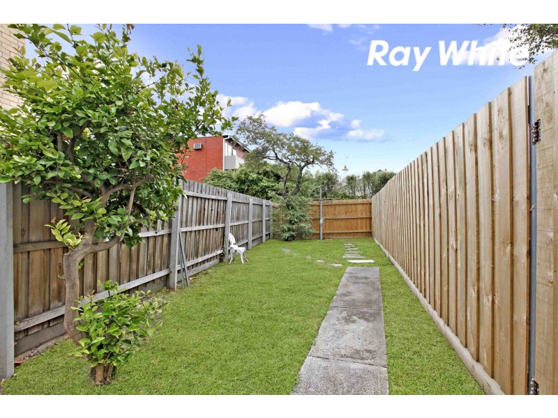 24 Beach Avenue, Elwood VIC 3184