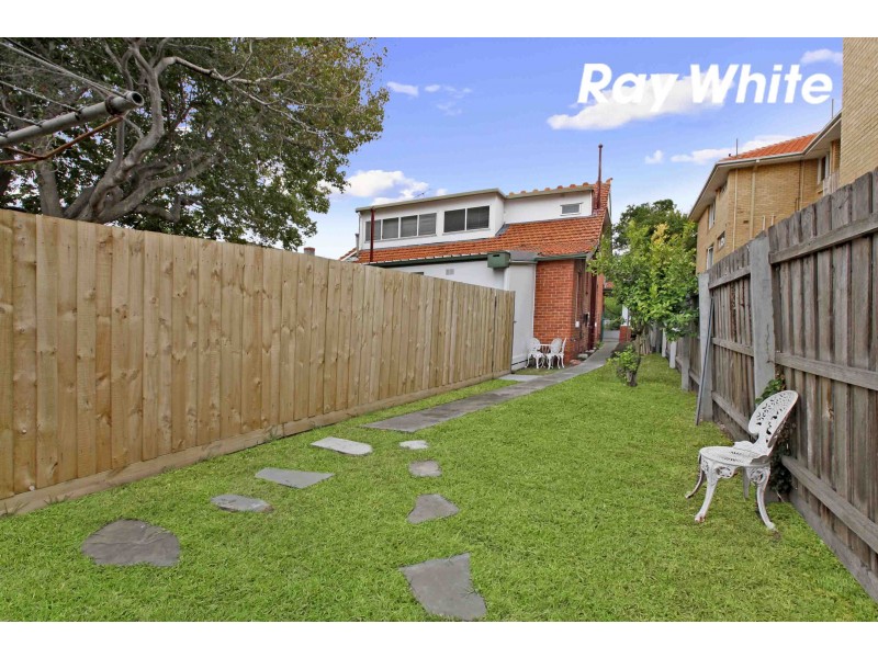 24 Beach Avenue, Elwood VIC 3184