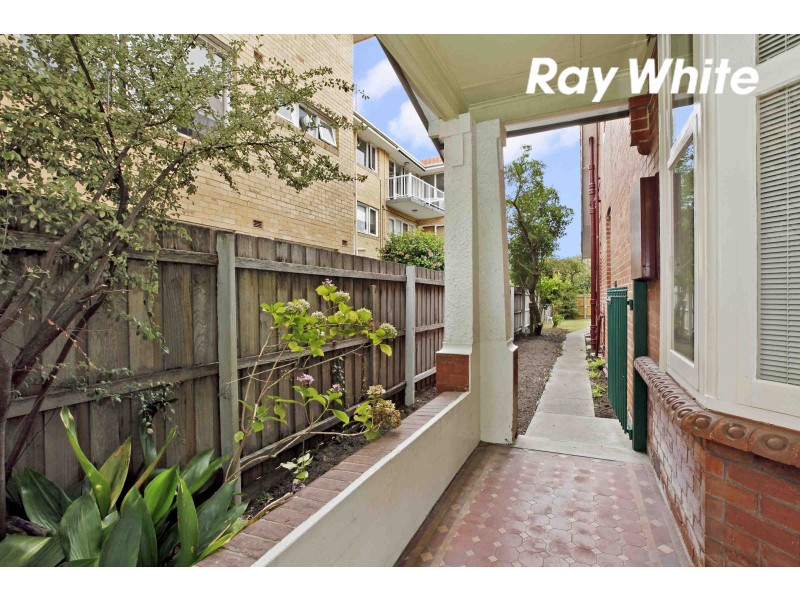 24 Beach Avenue, Elwood VIC 3184