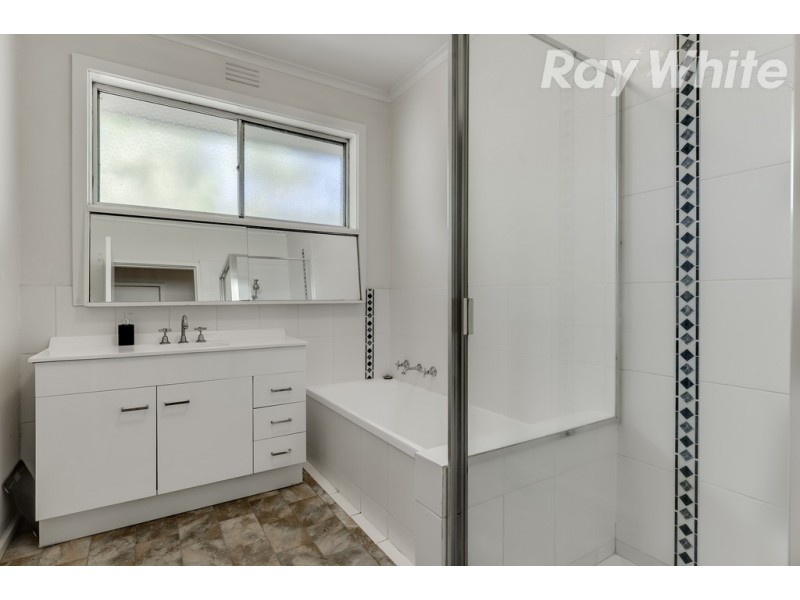 8 Fenwick Court, Bundoora VIC 3083