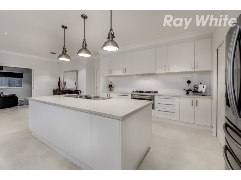 31 Cairn Drive, South Morang VIC 3752