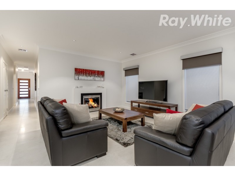 31 Cairn Drive, South Morang VIC 3752