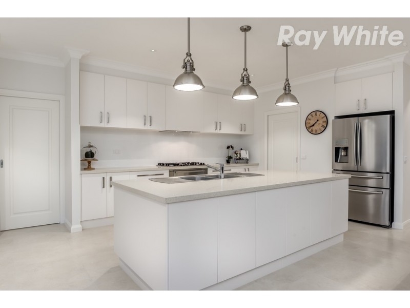 31 Cairn Drive, South Morang VIC 3752