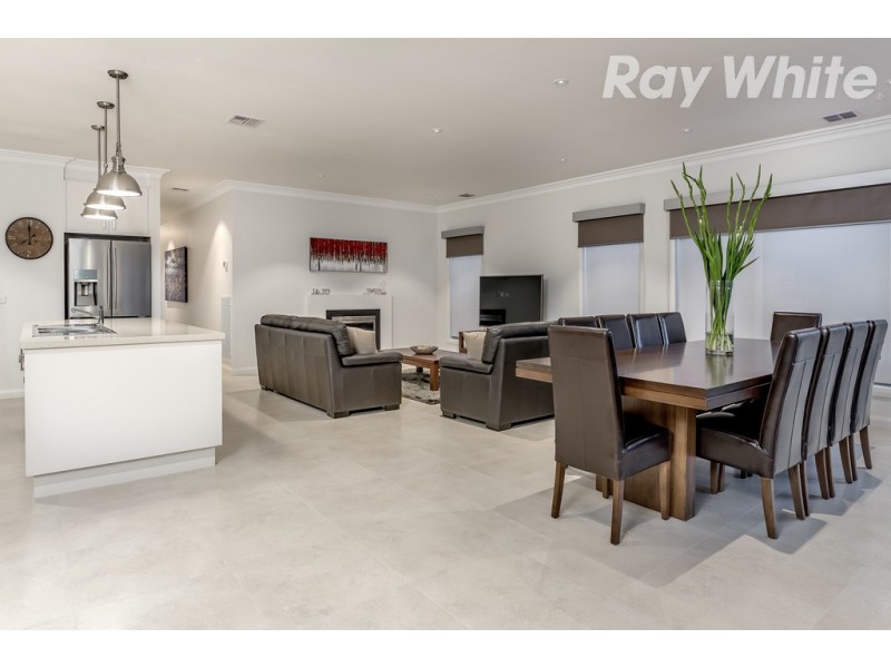 31 Cairn Drive, South Morang VIC 3752