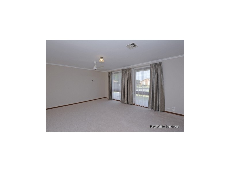 18 Sieben Close, Mill Park VIC 3082